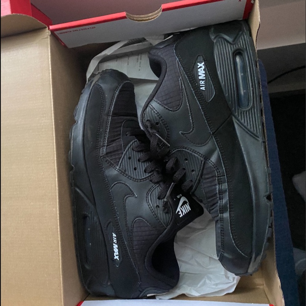 Black air max 90s men’s size 11